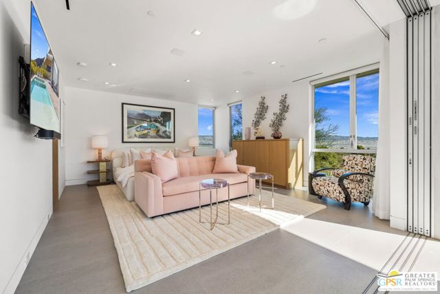 2381 Vista Palizada Drive, Palm Springs CA: https://media.crmls.org/mediaz/57338a75-33a9-4b90-b6ae-a2520ac5b12a.jpg