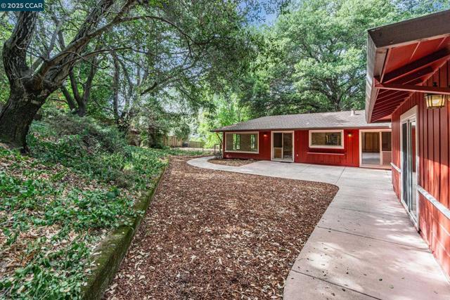 9 Wanda Way, Martinez CA: https://media.crmls.org/mediaz/5734d861-5f08-4d8a-8d85-0e624db064c3.jpg