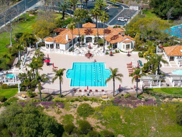 2412 Starlight Gln, Escondido CA: https://media.crmls.org/mediaz/57353110-47b9-48d7-ad52-10151d468c0c.jpg