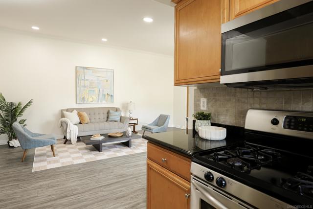 5033 Los Morros Way, Oceanside CA: https://media.crmls.org/mediaz/57353e50-06a9-4a92-b8cb-41014a269ae7.jpg