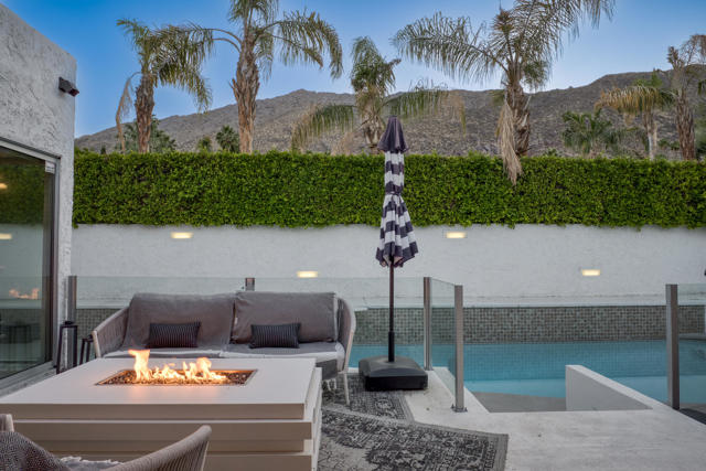 257 W El Camino Way, Palm Springs CA: https://media.crmls.org/mediaz/5735a986-2380-4ff9-953a-f31ac31ade1a.jpg