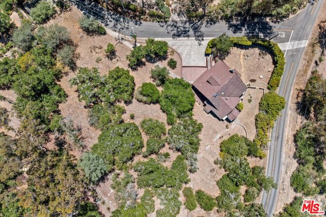 1060 Tremonto Road, Santa Barbara CA: https://media.crmls.org/mediaz/57369c23-9aec-4eea-85e1-962bb3f419b1.jpg