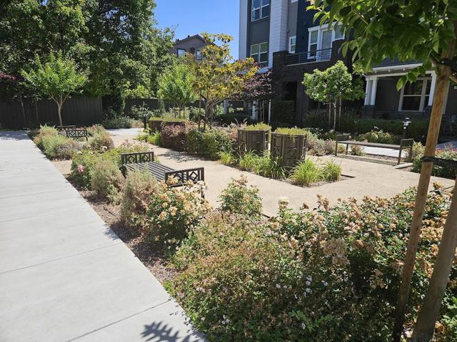 122 Ranch Lane, Mountain View CA: https://media.crmls.org/mediaz/5736bc8e-1c77-49e8-84e3-67e251639401.jpg