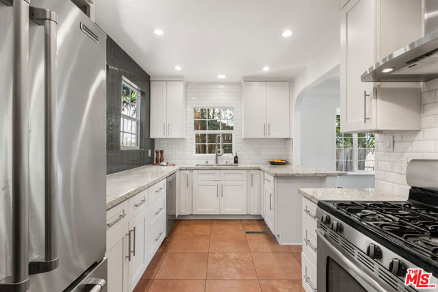 6475 San Marco Circle, Los Angeles CA: https://media.crmls.org/mediaz/5736c982-fa86-486f-9b1e-15b7c23a0621.jpg