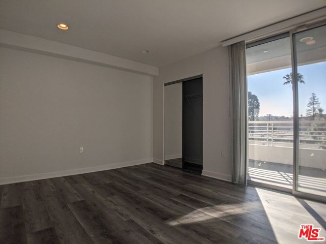 5143 White Oak Avenue, Encino CA: https://media.crmls.org/mediaz/573743d3-514e-493e-aff4-34782d61f8d8.jpg