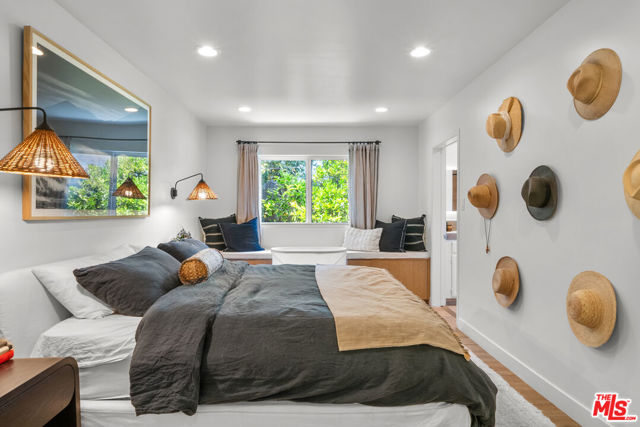 3775 Ashwood Avenue, Los Angeles CA: https://media.crmls.org/mediaz/5737716f-67a8-4fe8-ab25-549043d8cdf3.jpg