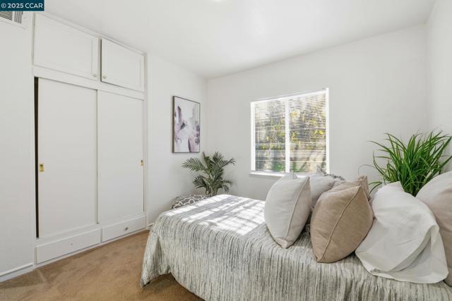 1035 Orange st, Concord CA: https://media.crmls.org/mediaz/5737aef3-a2f8-40e3-859a-9406b4457998.jpg