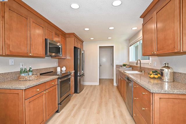 1976 Saint George Rd, Danville CA: https://media.crmls.org/mediaz/5737bbd6-a6bc-48c1-8514-2f7fbdc1a6b9.jpg