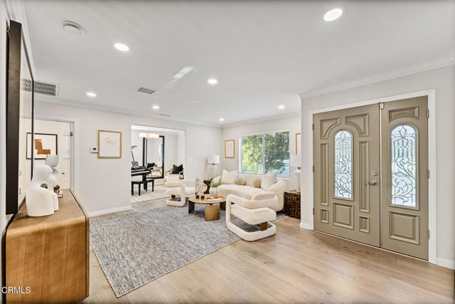 Detail Gallery Image 7 of 75 For 2820 San Pasqual St, Pasadena,  CA 91107 - 5 Beds | 5/1 Baths