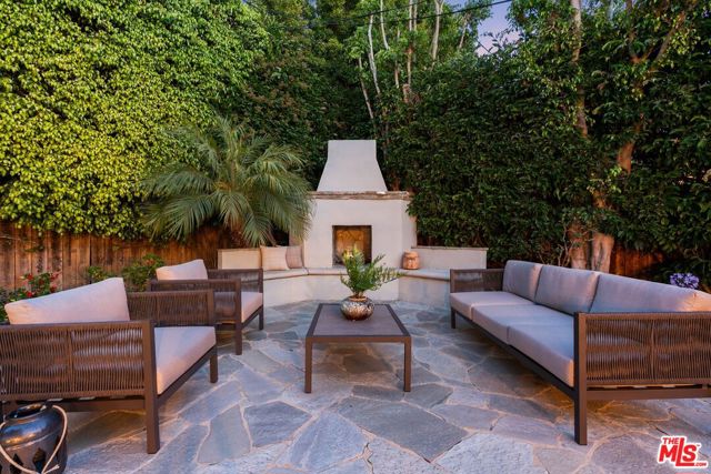 3254 Woodbine Street, Los Angeles CA: https://media.crmls.org/mediaz/5737facf-0402-4594-816b-102fe5437709.jpg