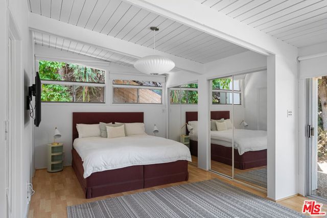 12400 Deerbrook Lane, Los Angeles CA: https://media.crmls.org/mediaz/57385835-c1f2-49c4-80b9-483bfc9ad754.jpg