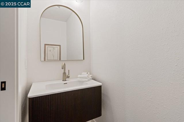 721 Sinnet Ct, Danville CA: https://media.crmls.org/mediaz/57387af0-88c5-4d83-bcc0-9b7c76068da2.jpg