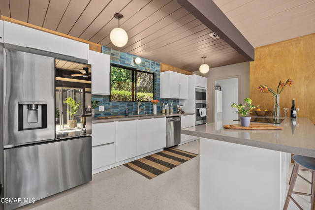 1449 Fordham Avenue, Thousand Oaks CA: https://media.crmls.org/mediaz/5738ba4b-5d68-4840-8230-7d11dfe0b730.jpg