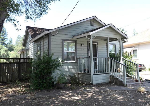 715 Tupper Street, Santa Rosa CA: https://media.crmls.org/mediaz/573a1964-1b37-4a57-b10a-751feead9da0.jpg