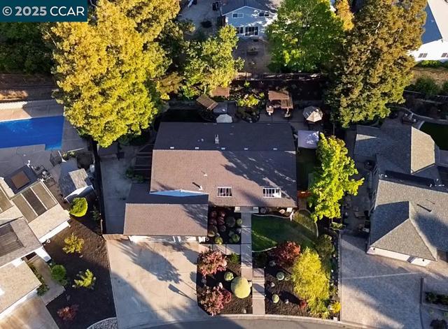 14 Mt Eden Pl, Clayton CA: https://media.crmls.org/mediaz/573a41f2-e37b-47ec-9aa3-9cb319d60064.jpg