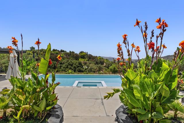 3860 Las Flores, Fallbrook CA: https://media.crmls.org/mediaz/573a4789-dea6-4ddd-9bb6-d30f69560627.jpg