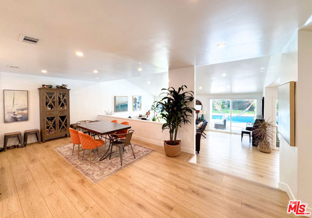 4327 Cezanne Avenue, Woodland Hills CA: https://media.crmls.org/mediaz/573a6ac9-c263-4407-9e5a-582f71867d3b.jpg