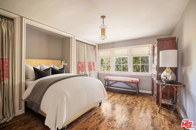 11982 Brentridge Lane, Los Angeles CA: https://media.crmls.org/mediaz/573ad963-227c-471e-9920-99cc39c4c483.jpg