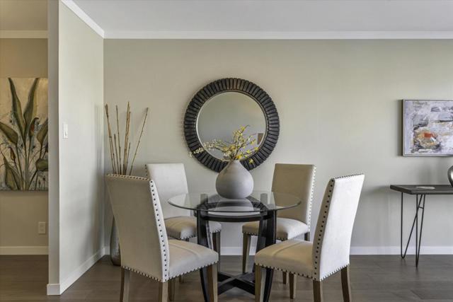 565 Bellevue Avenue, Oakland CA: https://media.crmls.org/mediaz/573b0c11-8bbc-4aa4-94d9-51df601f2653.jpg
