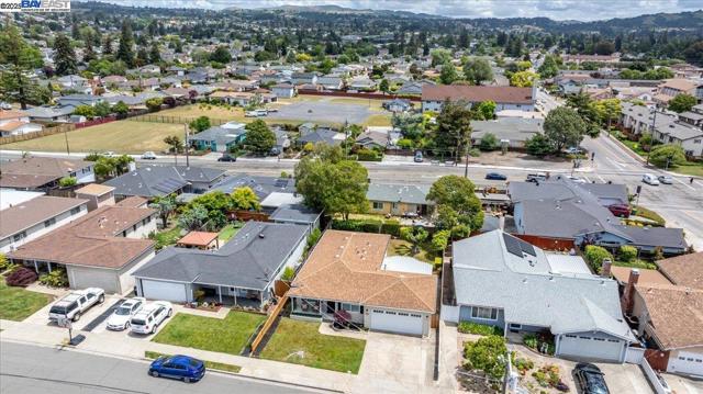 19678 Bernal Street, Castro Valley CA: https://media.crmls.org/mediaz/573b2522-c8fc-4b3b-b42e-a2e24d1fe23c.jpg