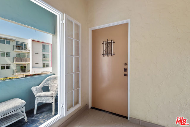 924 S Orange Grove Avenue, Los Angeles CA: https://media.crmls.org/mediaz/573b32c1-5b3f-41c1-b98f-1daebd2cd35a.jpg