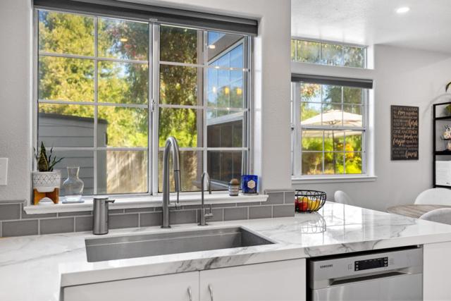 14390 Mountain Quail Road, Salinas CA: https://media.crmls.org/mediaz/573bb99c-c52a-4bf2-88ec-69c41a590ac0.jpg