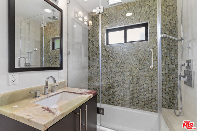 6656 Colgate Avenue, Los Angeles CA: https://media.crmls.org/mediaz/573bc7ec-4cce-43a6-b68b-2a4647332249.jpg