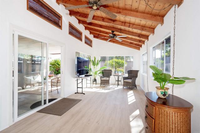 4813 Rising Glen, Oceanside CA: https://media.crmls.org/mediaz/573c3009-e8fc-41e2-acdd-870eb4fa7476.jpg