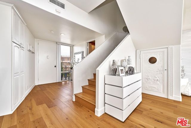 4337 Marina City Drive, Marina del Rey CA: https://media.crmls.org/mediaz/573c32e7-5175-4866-89d8-7dad911ff807.jpg