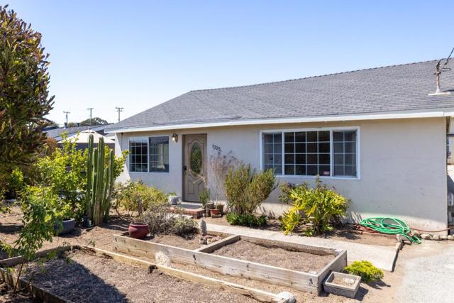 1325 Circle Avenue, Seaside CA: https://media.crmls.org/mediaz/573c6668-42b5-422d-8946-540d74396ed0.jpg