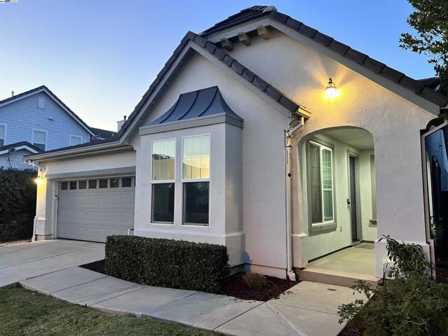 1611 Marina, Brentwood CA: https://media.crmls.org/mediaz/573c7985-ebad-4b42-b24e-445ee5610cc9.jpg