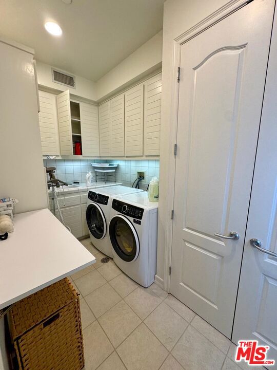 328 15th Street, Santa Monica CA: https://media.crmls.org/mediaz/573db6e6-fe14-4f01-b6e3-ea59c319a7c1.jpg