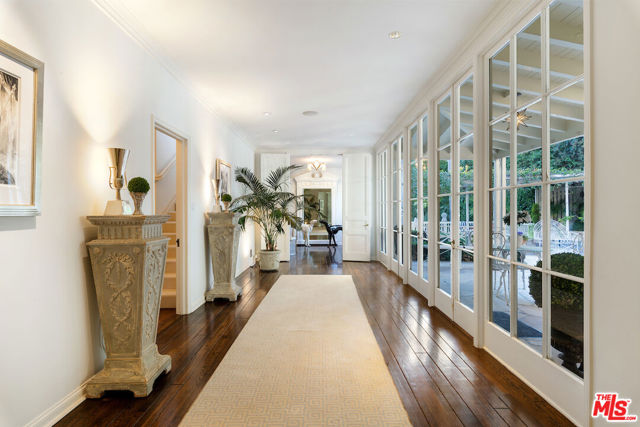 601 Woodruff Avenue, Los Angeles CA: https://media.crmls.org/mediaz/573dea08-3bd9-4181-af8e-5e9433dc9679.jpg