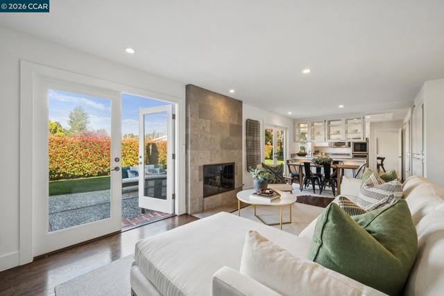 Image 15 of 38 For 342 Constance Pl