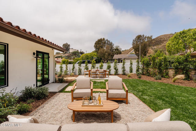 1207 Westridge Drive, Ventura CA: https://media.crmls.org/mediaz/573f0c01-1d7f-4094-ad5f-d7ffb2d3b524.jpg