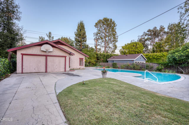 676 S Madison Avenue, Pasadena CA: https://media.crmls.org/mediaz/573f0dc8-bd0f-411e-9dc2-d3ffc6ba16da.jpg