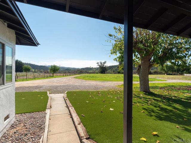 Detail Gallery Image 4 of 54 For 13508 Willow Rd, Lakeside,  CA 92040 - 3 Beds | 1 Baths