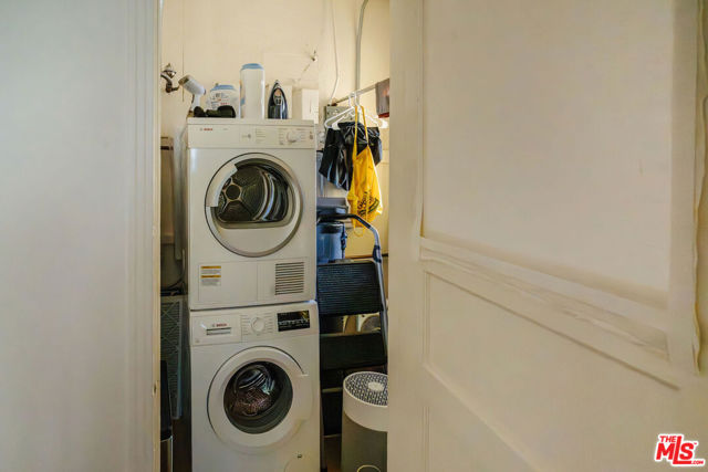 4426 Price Street, Los Angeles CA: https://media.crmls.org/mediaz/57401d80-4082-4a5e-8400-2fa34d3f4c54.jpg