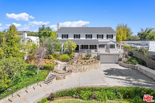 444 Loring Avenue, Los Angeles CA: https://media.crmls.org/mediaz/57403745-be13-4efd-b396-8d38a7b5bd5b.jpg