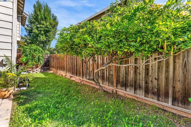 5473 Rainflower Dr, Livermore CA: https://media.crmls.org/mediaz/57405f2b-3c3d-4dc8-927f-77a8feaf3c16.jpg