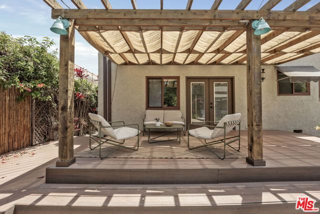 571 N Cahuenga Boulevard, Los Angeles CA: https://media.crmls.org/mediaz/5740b3ce-394d-435e-b9b3-baa7a34eb315.jpg