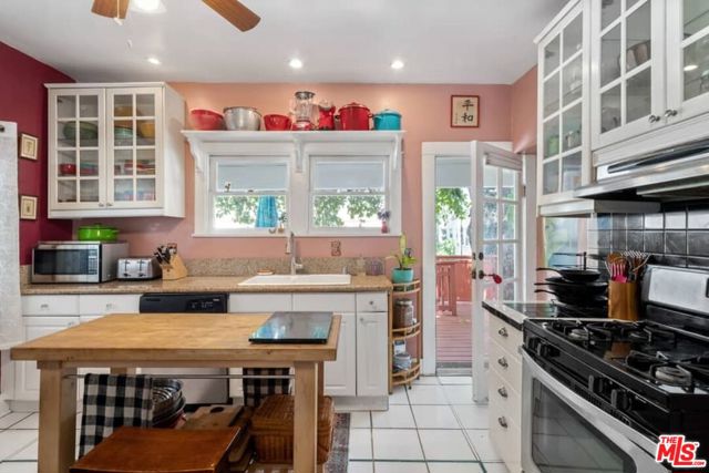 541 S Coronado Street, Los Angeles CA: https://media.crmls.org/mediaz/574175f8-d11e-420b-8052-255159b7c9eb.jpg