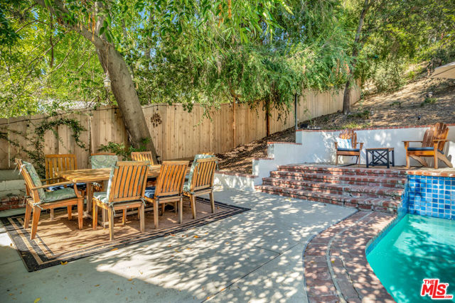 5252 Vanalden Avenue, Tarzana CA: https://media.crmls.org/mediaz/57417f7d-3c6f-4320-994d-61c1c0bad038.jpg