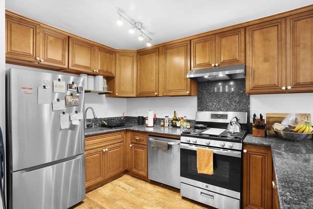 3943 Ingraham St, San Diego CA: https://media.crmls.org/mediaz/5741a41a-e3c0-4939-a311-8b08deda7222.jpg
