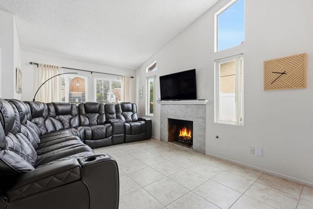 270 Chestnut Way, Oceanside CA: https://media.crmls.org/mediaz/5741c795-751f-4362-bf07-d2655a7b314f.jpg