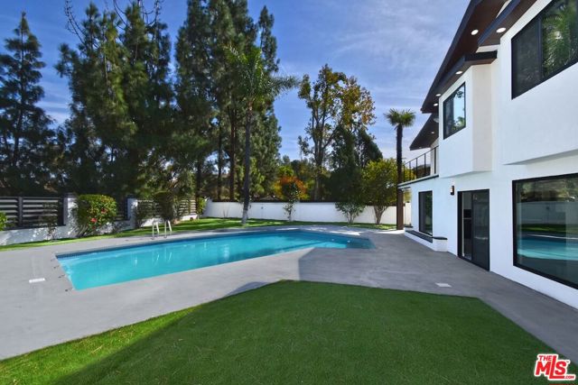 12112 Woodley Avenue, Granada Hills CA: https://media.crmls.org/mediaz/574249a9-5c51-47ae-a6ef-b3f1b53d2ae2.jpg