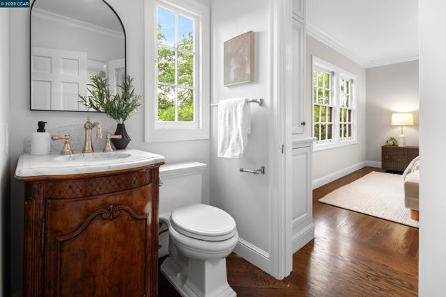 9 El Sueno, Orinda CA: https://media.crmls.org/mediaz/5742b2fa-2132-42e0-9b95-951db638eb8a.jpg