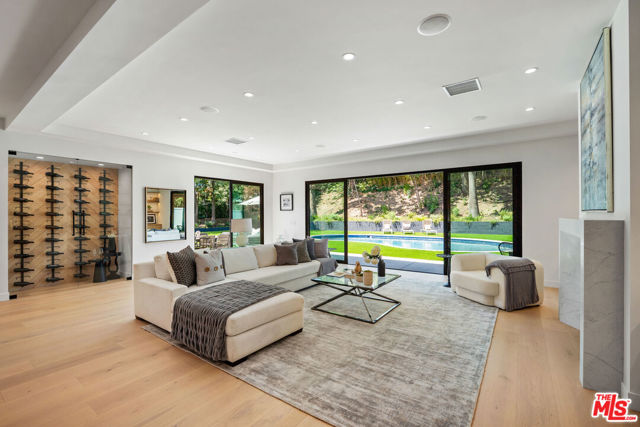20215 Lorenzana Drive, Woodland Hills CA: https://media.crmls.org/mediaz/5743ae4d-f327-408c-bf96-d78563050e8a.jpg
