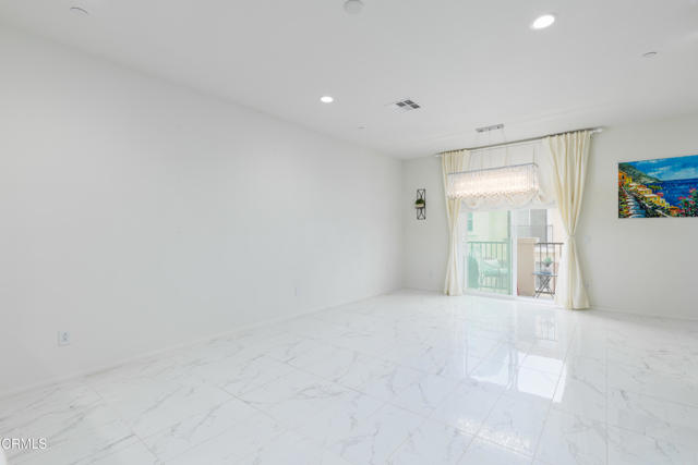 469 Pecana Street, Camarillo CA: https://media.crmls.org/mediaz/57440046-a811-4fee-b13a-0e94f7f1a981.jpg
