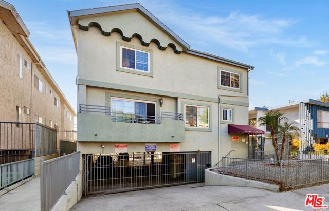 3321 Keystone Avenue, Los Angeles CA: https://media.crmls.org/mediaz/57446a04-a1c3-4395-8815-6aef5635c367.jpg